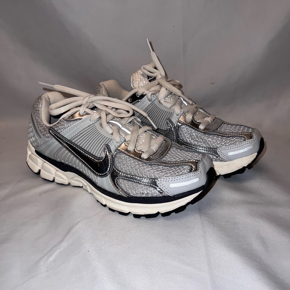Nike Zoom Vomero 5 Photon Dust Metallic Silver Women's Size 8.5 FD0884-025